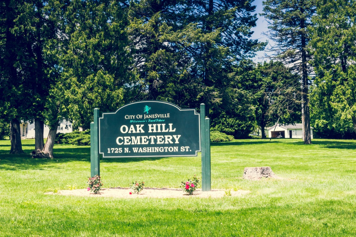 Memorial Day Ceremony at Oak Hill Cemetery Memorial Day Ceremony at Oak Hill Cemetery